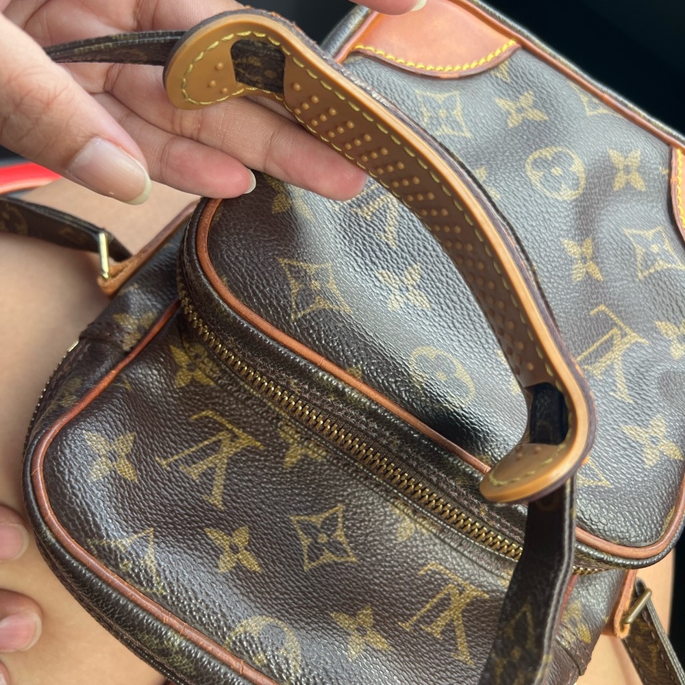 Louis Vuitton Brown Monogram Canvas Crossbody Bag with Tan Accents - Picture 5 of 16